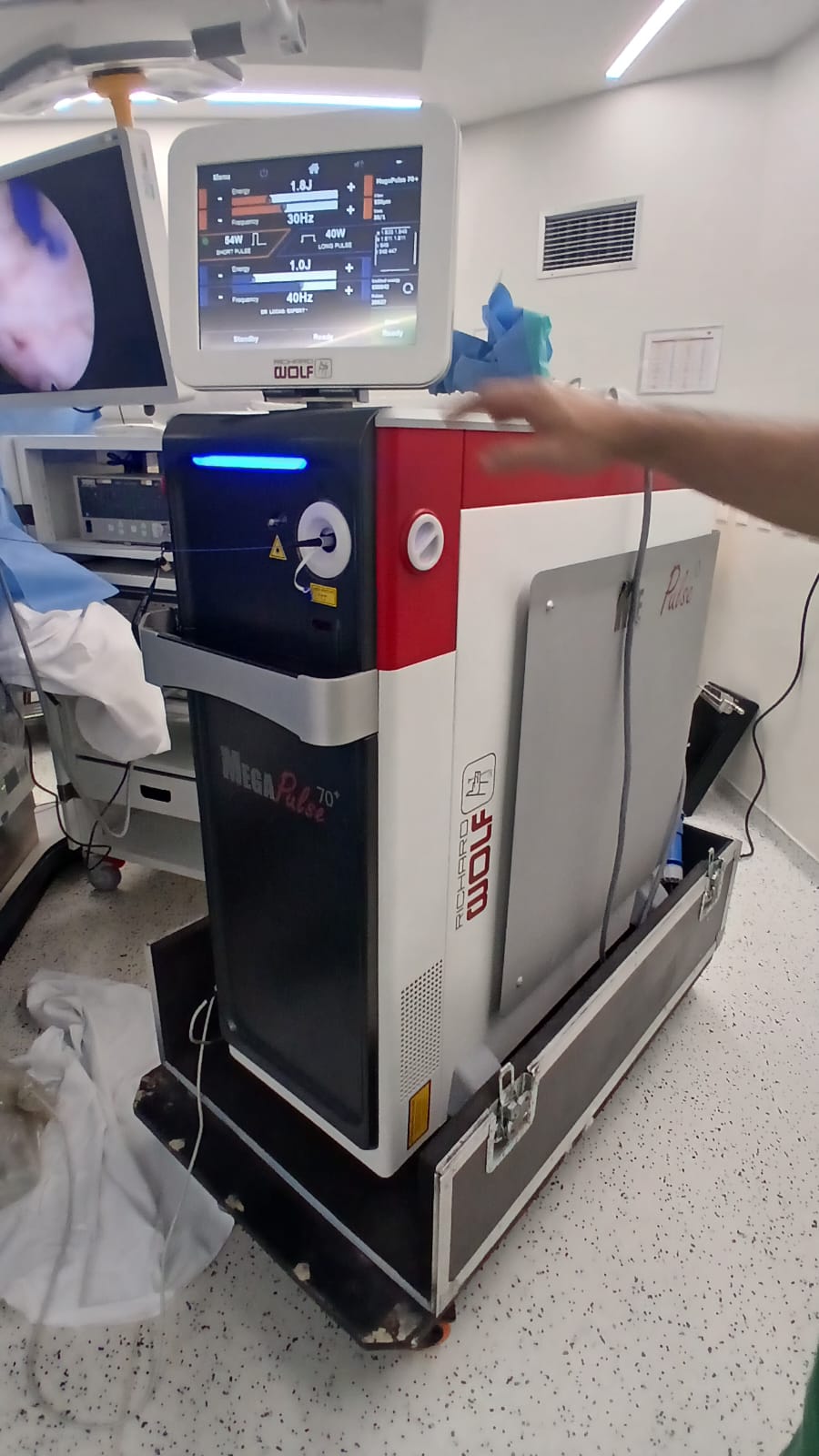 Laser de hólmio Richard Wolf MegaPulse 70+ utilizado na cirurgia HoLEP de próstata na UroClínica Rio, no Rio de Janeiro